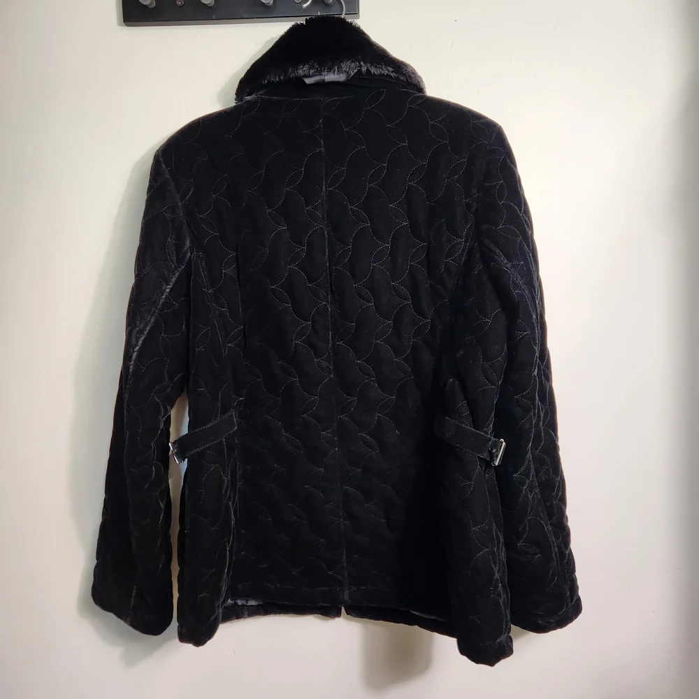 Vintage White Stag Black Quilted Women's Jacket Size L.  #G08